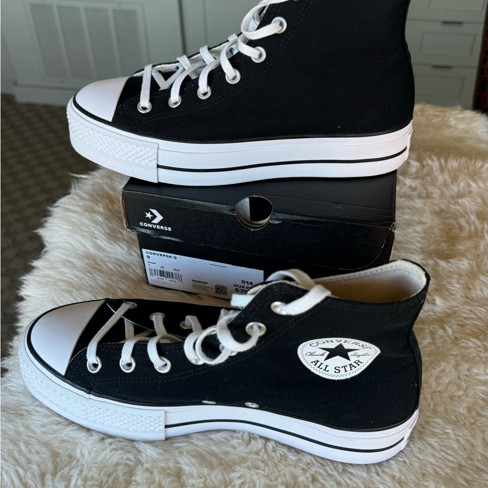 Converse Chuck Taylor high top sneakers in black size 9